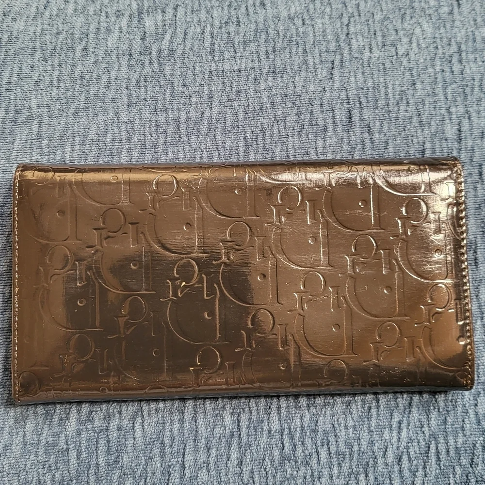 Dior fair black